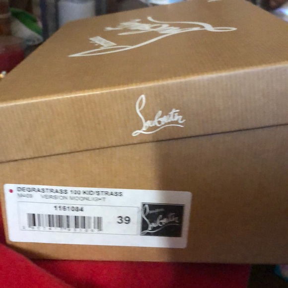 Christian Louboutin - Picture 2 of 3